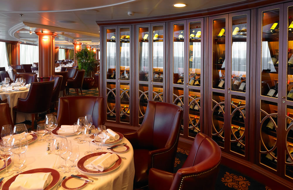 Dining in oceania Marina